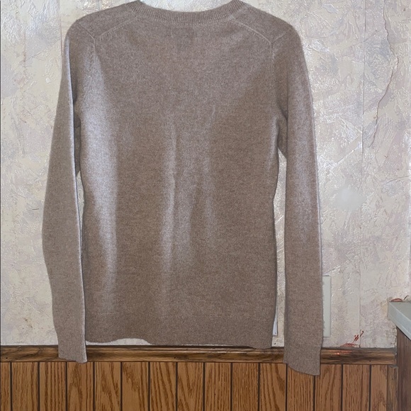 Tan charter club V-Neck cashmere Sweater (xs)(nwt) - Picture 3 of 7